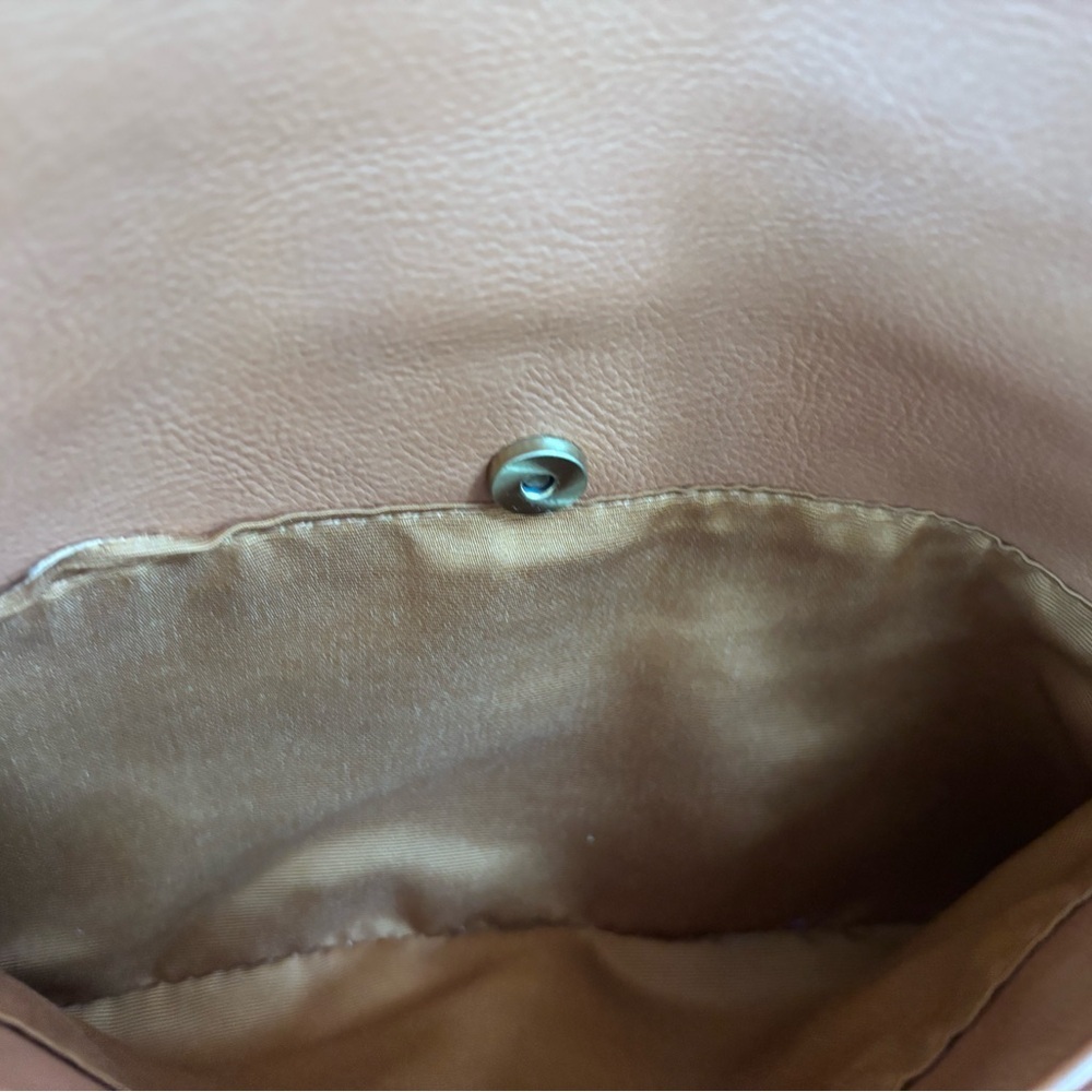 Anthropologie × Tabitha Brown
Tan Fold-Over Clutch - Picture 4 of 7